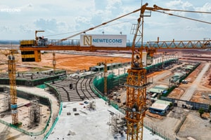Trong một ngày, công ty xây dựng của ông Nguyễn Bá Dương đồng loạt khởi công hai dự án quy mô lớn tại Hà Nội