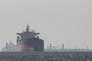 Iran 'bật đèn xanh' cho phép các tàu viện trợ đi qua eo biển Hormuz