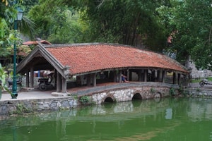 Công trình cổ hơn 400 năm gắn liền với danh sĩ Phùng Khắc Khoan, mang ý nghĩa phong thủy đặc biệt, được ví như 'mí mắt rồng'
