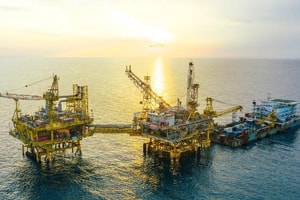 Nền kinh tế số 1 Đông Nam Á chỉ còn đủ xăng dầu dùng trong 28 ngày, cuống cuồng tìm mua nhiên liệu