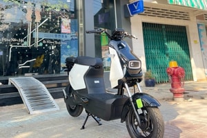 Cận cảnh xe máy điện có bàn đạp của VinFast tại đại lý, giá rẻ cạnh tranh với loạt đối thủ từ Yadea