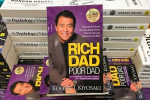 Tác giả ‘Cha giàu, cha nghèo’ Robert Kiyosaki: Giá vàng có thể lên tới 35.000 USD