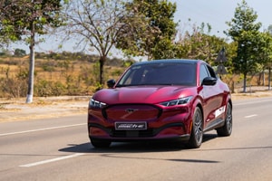 Cơ hội ngàn năm có một cho khách Việt: Mustang Mach-E giảm gần 1 tỷ, miễn phí sạc 5 năm, hỗ trợ khẩn cấp 24/7