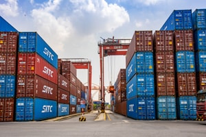Doanh nghiệp sàn HoSE đặt mục tiêu lãi kỷ lục 2026, chia cổ tức tiền mặt tối thiểu 70%