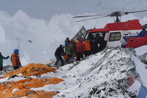 Vạch trần đường dây lừa đảo hơn 500 tỷ đồng trên đỉnh Everest: Bỏ thuốc du khách, ép bay trực thăng, vài nghìn người mắc bẫy