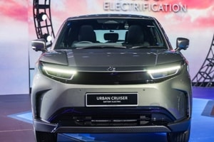 Kiên quyết ‘so kè’ đến cùng với Mazda CX-5, Toyota vừa ra mắt mẫu SUV điện thiết kế lai với Camry, pin đã xứng tầm: Giá có 'rẻ như cho' không?