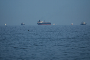 Mỹ bơm 40 tỷ USD kéo tàu quay lại eo biển Hormuz, thị trường vẫn chưa yên tâm