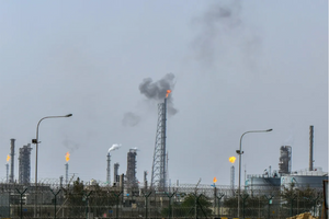 Iran ồ ạt tấn công nhà máy lọc dầu, thế giới đứng trước cú sốc năng lượng mới