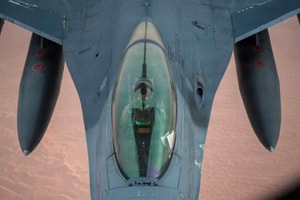 Truy tìm phi công Mỹ, Iran vẫn để ngỏ cánh cửa đàm phán