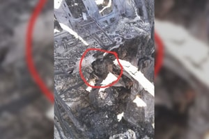 Thực hư hình ảnh 'hài cốt binh sĩ Mỹ trong xác máy bay cháy rụi ở Iran'
