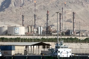 Israel tấn công tổ hợp hóa dầu lớn nhất Iran