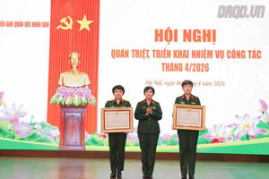 Đạo diễn ‘Mưa đỏ’ nhận vinh dự đặc biệt
