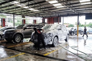 Rửa xe cũng 'bão giá': Tài xế kêu trời vì chi phí đội lên chóng mặt