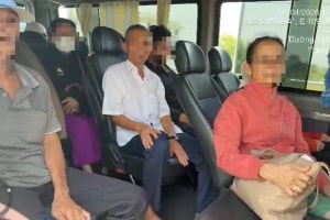 Người ngồi ghế sau trên ô tô cũng có thể bị phạt tiền nếu không thực hiện điều này