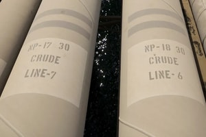 'Phao cứu sinh' của Saudi Arabia bị tấn công giữa lúc Hormuz vẫn tê liệt, thị trường dầu thêm bất ổn