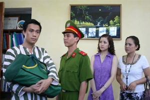 Nam NSƯT ‘vào tù ra tội’ nhiều nhất nhì màn ảnh Việt: Nay bán chân gà online, sở hữu bất động sản từ Bắc vào Nam và xế sang đắt đỏ