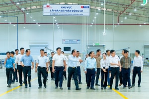 Thứ trưởng Bộ Xây dựng mục sở thị Kim Long Motor, ấn tượng với 'điều hiếm có' của hãng trong ngành ô tô Việt
