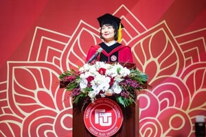 Hiệu trưởng trường Đại học ‘Harvard của Việt Nam’ căn dặn hơn 1.200 sinh viên trước giây phút quan trọng
