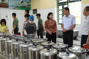 Đình chỉ một hiệu trưởng trường mầm non