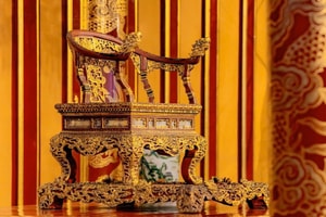 Ngai vua triều Nguyễn từng bị bẻ gãy bao giờ phục chế xong?