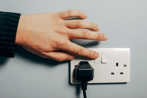 Tắt chưa đủ! Đây là 2 loại thiết bị nhất định phải rút điện trước khi ra khỏi nhà