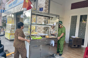 108 người gồm trẻ em, phụ nữ mang thai nhập viện sau khi ăn bánh mì: Đình chỉ hoạt động 3 tháng, phạt 32 triệu đồng