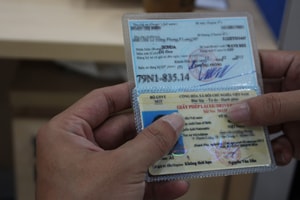 Từ nay, sang tên xe máy không cần chủ cũ và giấy tờ mua bán, chỉ tốn 100.000 đồng ai cũng có thể làm được