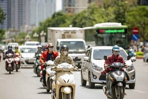 Nắng nóng gay gắt bao phủ toàn miền Bắc