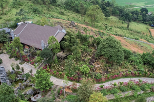 Nữ NSND trẻ nhất Việt Nam sở hữu biệt phủ 8.000m2: Hòn non bộ cao bằng nhà 2 tầng, điện thờ hướng ra dãy núi hùng vĩ