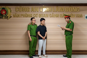 Bắt khẩn cấp, khám xét nơi ở của chuyên viên ngân hàng Ngô Anh Tuấn SN 1999