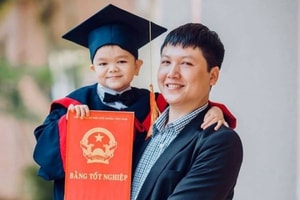 Chỉ cao hơn 1m, từng nghĩ không thể sống 'bình thường', chàng trai 31 tuổi tự lập tại Hà Nội với 2 công việc và thu nhập nhiều người mơ ước
