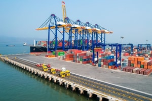 Bộ Công Thương cắt giảm 36 thủ tục xuất nhập khẩu từ 1/5, doanh nghiệp hưởng lợi lớn