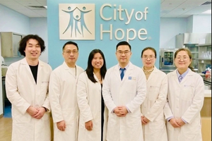 Phó Giáo sư người Việt tốt nghiệp trường Y của ĐH Stanford, 44 tuổi có hơn 60 công trình nghiên cứu lớn, được trung tâm ung thư hàng đầu thế giới chiêu mộ