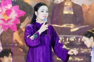 Nữ ca sĩ 37 tuổi tốt nghiệp Tiến sĩ, 43 tuổi được phong Phó Giáo sư, từng công bố 14 bài báo khoa học, có nhiều học trò nổi tiếng