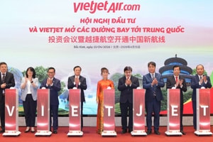 Vietjet công bố 5 đường bay tới Trung Quốc, tỷ phú Nguyễn Thị Phương Thảo nhận danh hiệu Giáo sư xuất sắc