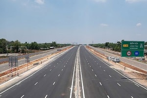 Chỉ hơn 10 ngày nữa, sẽ chính thức thông xe 18km tuyến chính cao tốc nối 2 tỉnh thành giàu nhất Việt Nam