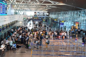 Thành phố đáng sống nhất Việt Nam đón chuyến bay đầu tiên từ Nga, 220 hành khách 'náo động' tại sân bay vì một lý do