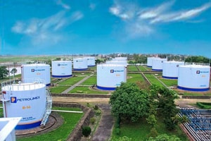 Bí mật đằng sau kho dự trữ xăng dầu luôn 'vượt mức' của Petrolimex