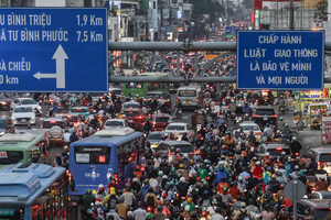 Vì sao người dân chưa mặn mà với xe buýt ở TPHCM?