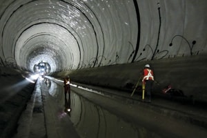 Huy động máy đào hầm TBM khổng lồ, 600 nhân công cùng lúc đào hầm dưới lòng đất, cấp điện cho 160.000 hộ dân
