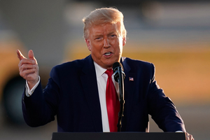 Ông Trump gọi giá xăng tăng là 'lạm phát giả tạo'