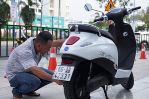 Ngày hội ‘Thu xăng đổi điện’ của VinFast tới miền Tây, khách hàng Mỹ Tho đến xem, đi thử và không ngần ngại nói thẳng