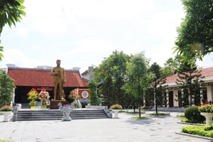 Tổng Bí thư quê Bắc Ninh, giữ cương vị quan trọng khi mới 26 tuổi, tên được đặt cho nhiều tuyến đường, trường học trên cả nước