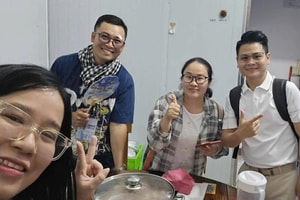Khách Việt tận mắt chứng kiến cảnh khó tin tại quán lẩu gà 'càng đuổi càng đông', nói thẳng trải nghiệm về món ăn đang khiến người Trung Quốc phát cuồng