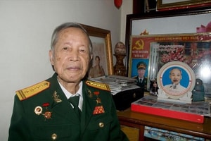 Vị Đại tá duy nhất chào điều lệnh bằng tay trái: Thương binh đầu tiên nhận danh hiệu Anh hùng LLVTND, được lấy tên đặt cho đường phố ngay khi còn sống