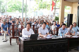 Hàng trăm người dân ngồi chật kín hội trường để nghe thông tin bồi thường tại dự án sân bay 196.000 tỷ đồng