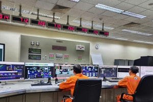Cung ứng điện mùa nắng nóng: 'Liệu cơm gắp mắm' trước áp lực kép