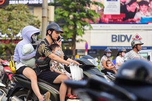 Dùng loại thiết bị quen mặt này khi điều khiển xe máy có thể bị phạt rất nặng, người dân cần lưu ý tránh 'tiền mất tật mang'