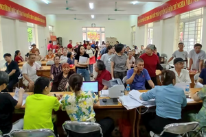 Người dân 2 thôn ngồi chật kín nhà văn hóa nhận tiền bồi thường đại dự án 925.000 tỷ sở hữu sân vận động lớn nhất thế giới của Việt Nam