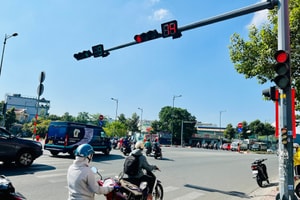 Từ năm 2026, dừng đèn đỏ kiểu này có thể bị phạt tới 22 triệu đồng, trừ điểm GPLX